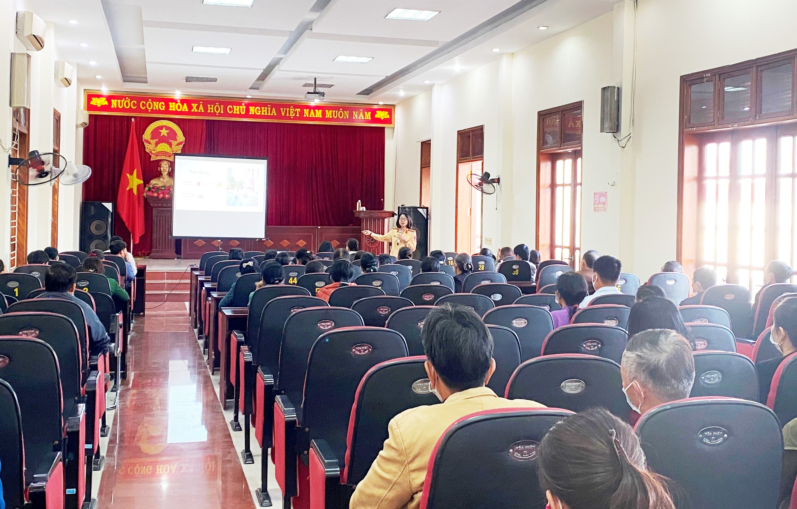 Tuyên truyền, phổ biến pháp luật về TTATGT tới cán bộ, hội viên Hội nông dân